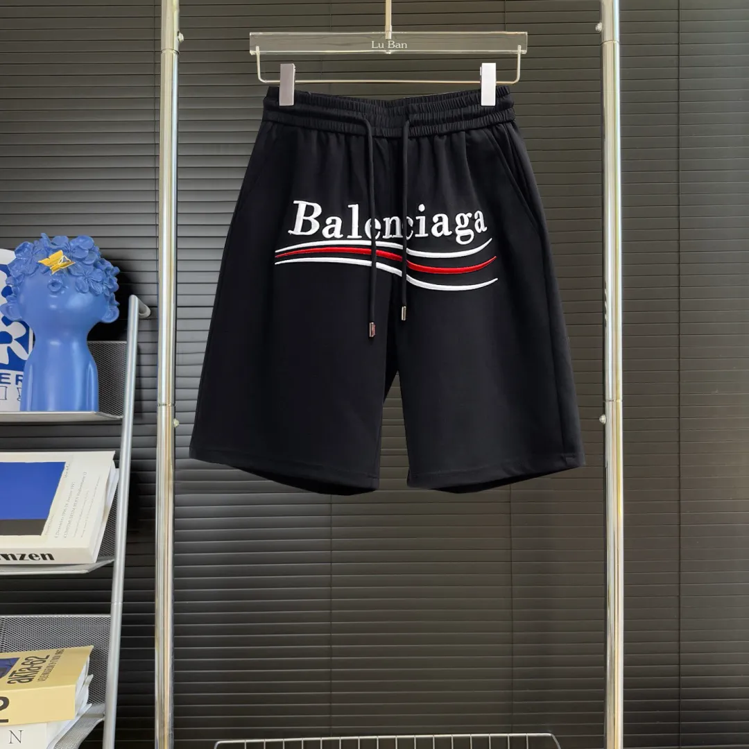 Balenciaga's three-standard complete 2026 summer New Arrival men's casual shorts, advanced custom-made Breathable fabric, Breathable fabric, extremely stretchy and comfortable, impeccable details, top-grade accessories, original logo design concept, delicate and soft feel! The upper body fit is awesome! Size: M-XXXL Please state your height and weight when ordering